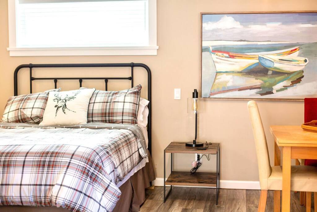 Raincoast Retreat At Shawnigan Lake! ภายนอก รูปภาพ