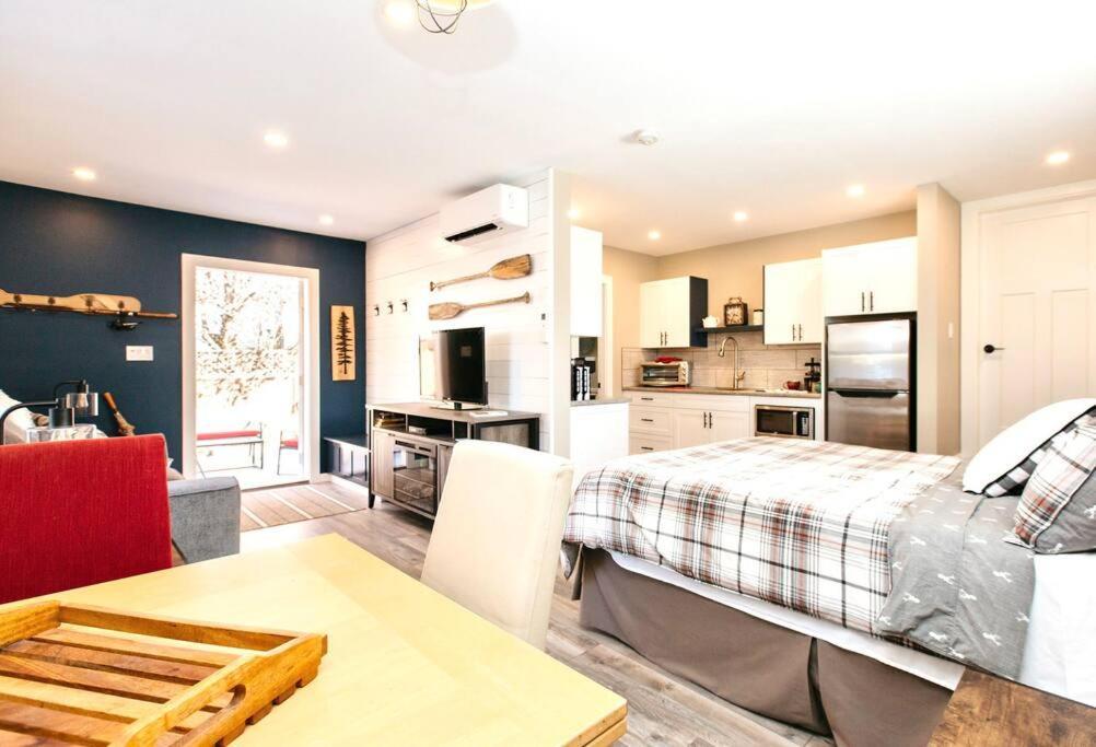 Raincoast Retreat At Shawnigan Lake! ภายนอก รูปภาพ